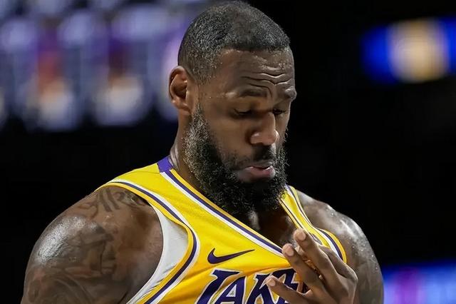 包含球星爆发！赛车赛场再现神级操作的词条