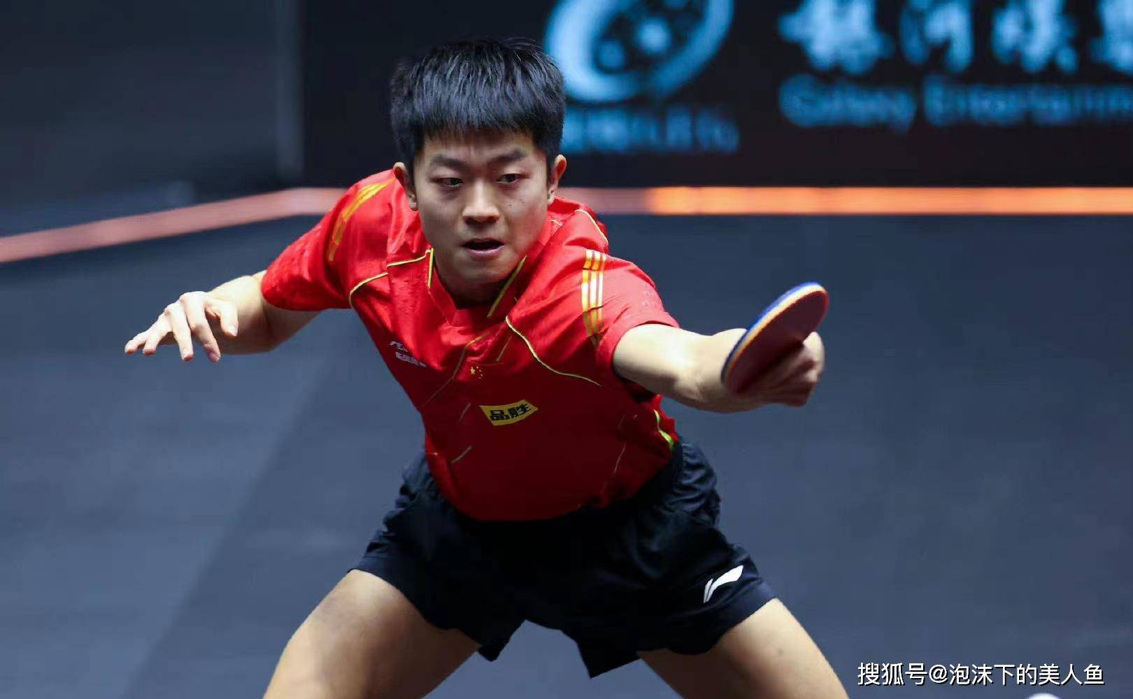 比分分析惊险逆转取胜,粉丝狂欢不已 比分分析惊险逆转取胜,粉丝狂欢不已