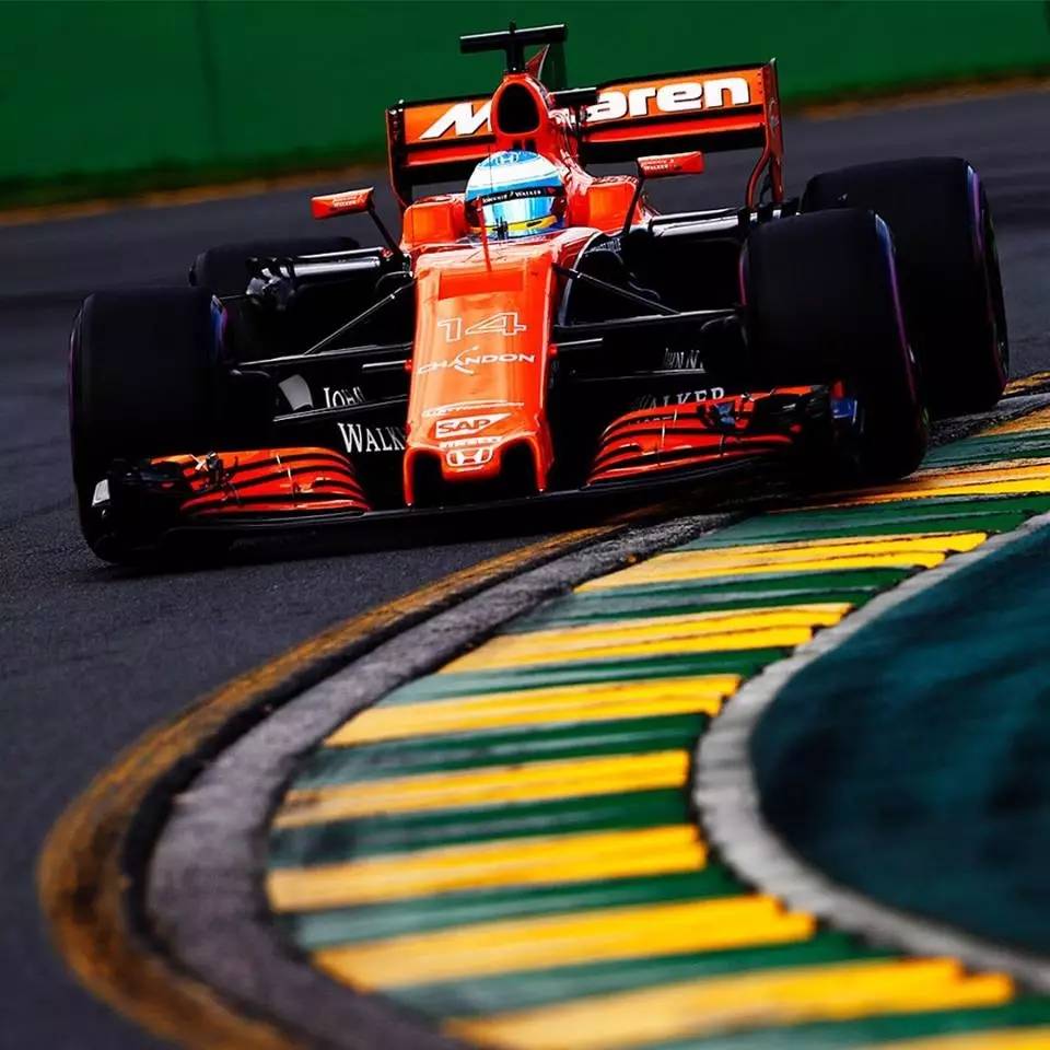 梅赛德斯险胜迈凯伦,阿隆索状态火热 梅赛德斯险胜迈凯伦,阿隆索状态火热