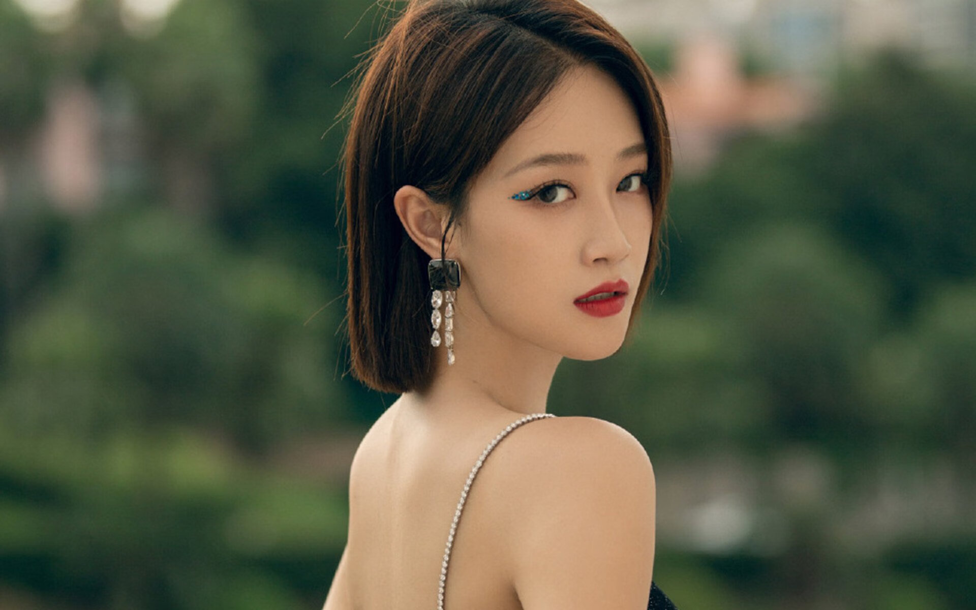 约基奇砍30+10终结活塞6连胜!中轴进攻+弧顶三分点燃全场